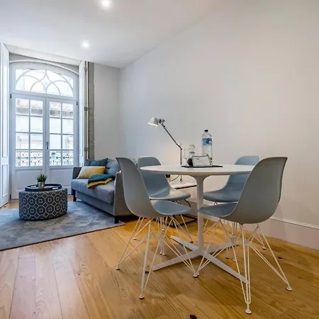 Almada Glamorous & Chic Downtown Apartment *
