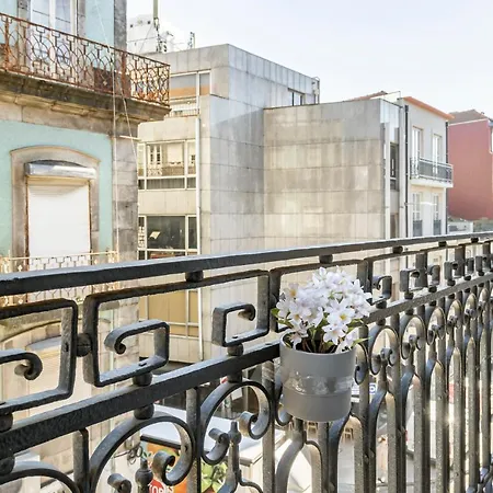 Almada Glamorous & Chic Downtown Apartment *