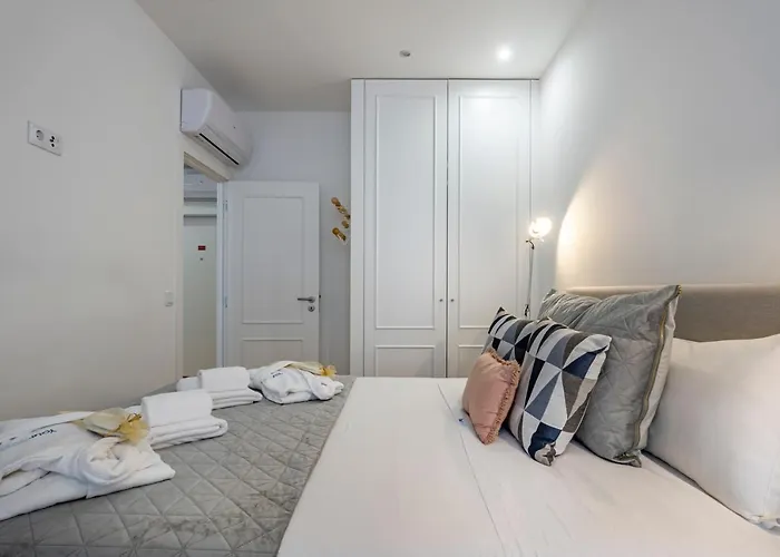 Almada Glamorous & Chic Downtown Apartment Porto
